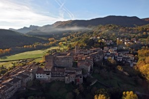 Vista aèrea del nucli de Santa Pau_SP07 PEP SAU REDIMENSIONAT
