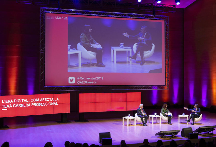 The 2019/2020 tour of “Reinventa’t” joins forces with La Caraba