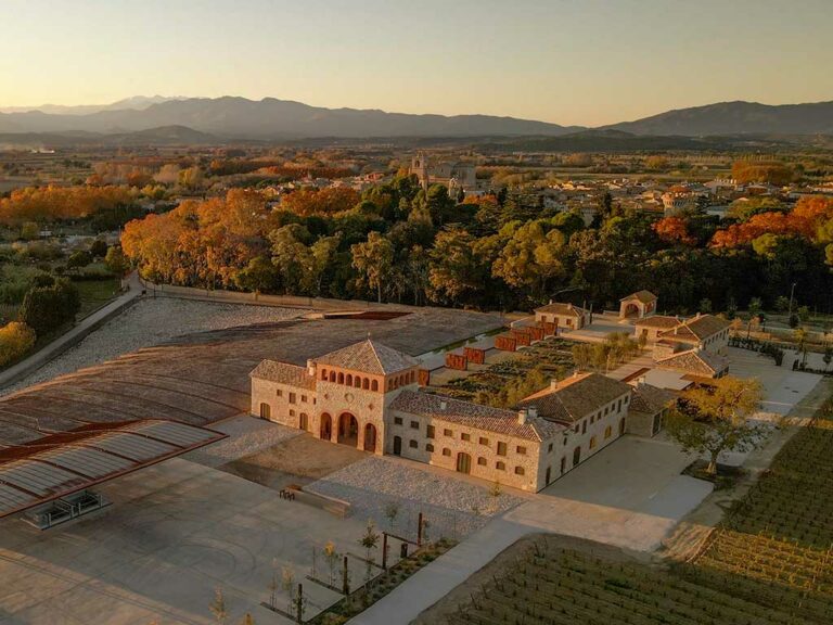 Nueva Bodega Perelada vista aérea